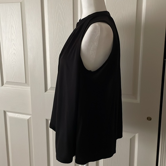 Uniqlo: Sleeveless Mock Neck Swing Top - Picture 3 of 11